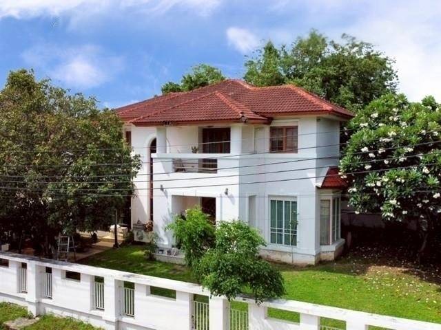 ขายบ้านเดี่ยวในซัมมิท วินด์มิลล์ กอล์ฟคลับ บางนา ราคาคุ้มค่าที่สุด มีห้องน้ำในตัวทุกห้องนอน และห้องแม่บ้าน 120 ตร.ว. 3 ห้องนอน 4 ห้องน้ำ