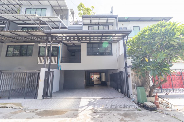 ขาย ทาวน์โฮม 3 ชั้น ทำเลทอง ซอยภาวนา 5 (ลาดพร้าว 41) | ตอบโจทย์อยู่อาศัย &amp โฮมออฟฟิศ สภาพใหม่กิ๊ก พร้อม Rooftop ส่วนตัว!