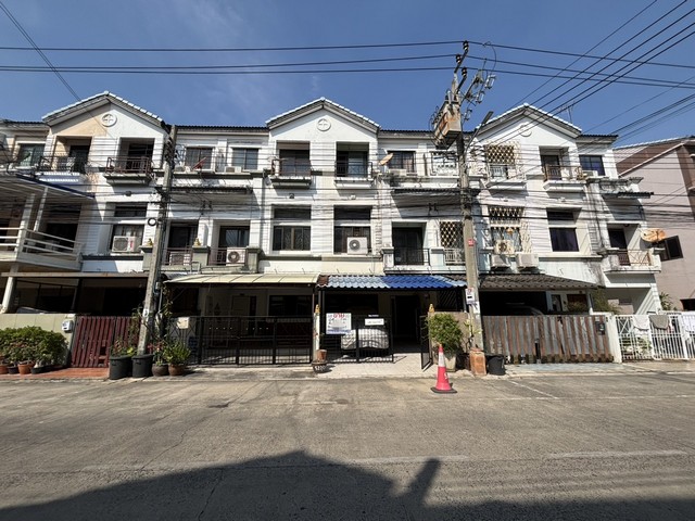 ขายทาวน์โฮม 3 ชั้น บ้านกลางเมือง รัชดา  เหม่งจ๋าย ทำเลกลางเมือง เดินทางสะดวก เหมาะอยู่อาศัย  โฮมออฟฟิศ