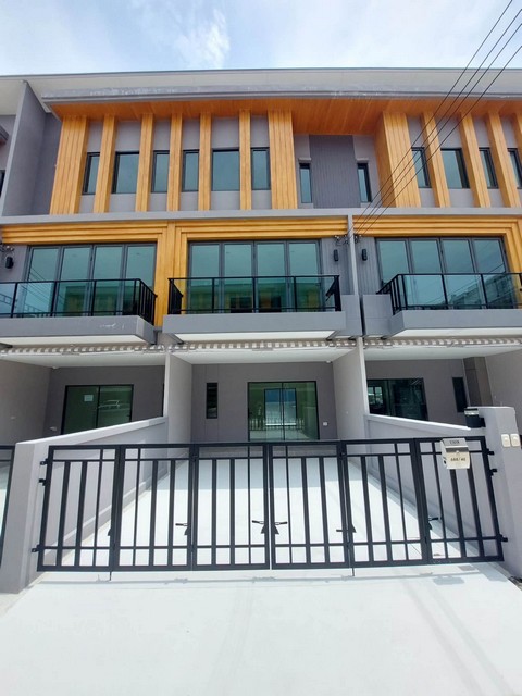 ให้เช่าทาวน์โฮม 3 ชั้น 182 ตร.ม. EIGEN พระราม 9 ถนนเฉลิมพระเกียรติ ร.9 ซอย 89 ใกล้ สน.ประเวศ