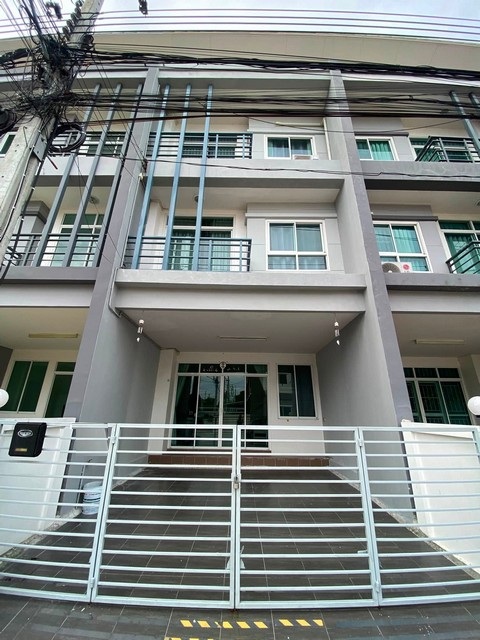 ให้เช่าทาวน์โฮม 3 ชั้น 4 ห้องนอน หมู่บ้านรื่นฤดี7 รามอินทรา - หทัยราษฎร์ ใกล้ตลาดสุวรรณเกลียวทอง 300 เมตร ใกล้แฟชั่นไอส์แลนด์