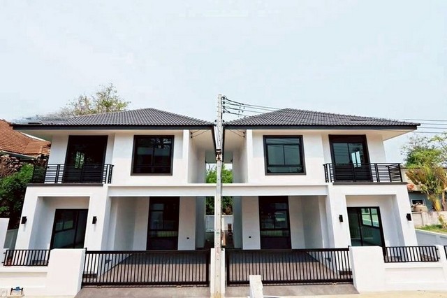 บ้านแฝด 2 ชั้น สไตล์คอนเทมเพอรารี่–โมเดิร์น น้ำไม่ท่วม หางดง