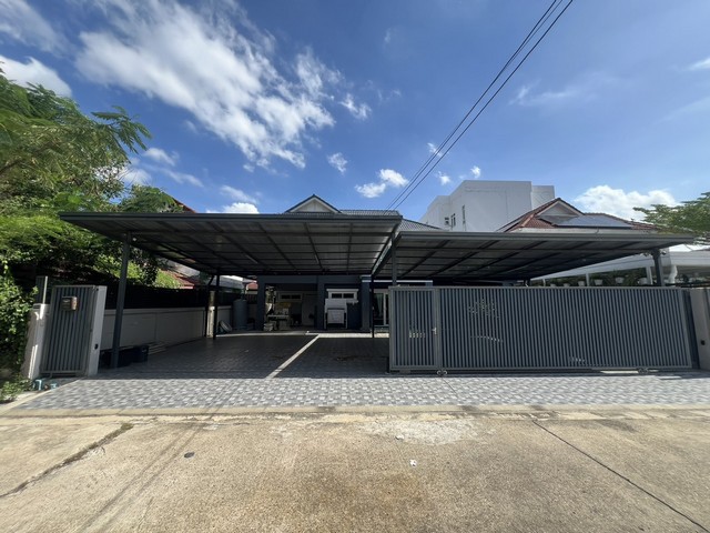 ขาย บ้านเดี่ยว หมู่บ้านมณียา 3 ขนาด 80 ตร.วา พื้นที่ใช้สอย 250 ตร.ม. 4 นอน 3 น้ำ รีโนเวทใหม่ พื้นที่กว้าง พร้อมที่จอดรถ 4 คัน 7500000 บาท