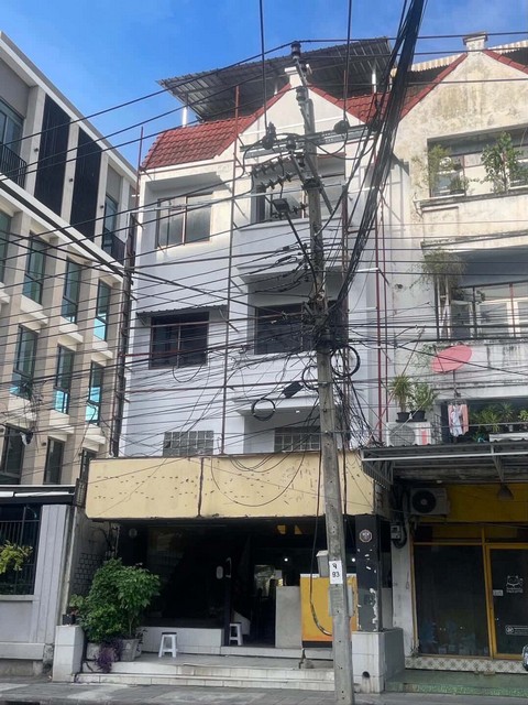 ขายอาคาร 4 ชั้น ไม่รวมชั้นลอย 30 ตรว. ถนนศรีวรา ตรงข้าม Makro บดินทร์ ใกล้ รร. บดินทรเดชา