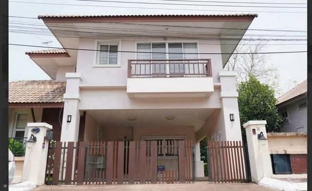 บ้านหลังใหญ่ 2 ชั้น เฟอร์นิเจอร์ครบ บรรยากาศร่มรื่น สันกำแพง