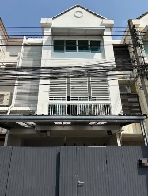 เอ็มควอเทียร์ 1 กม.ทาวน์โฮม 3 ชั้น 3 นอน 4 น้ำ 200 ตร.ม. 17 ตร.ว.ใกล้ BTS ทองหล่อ 700 ม.