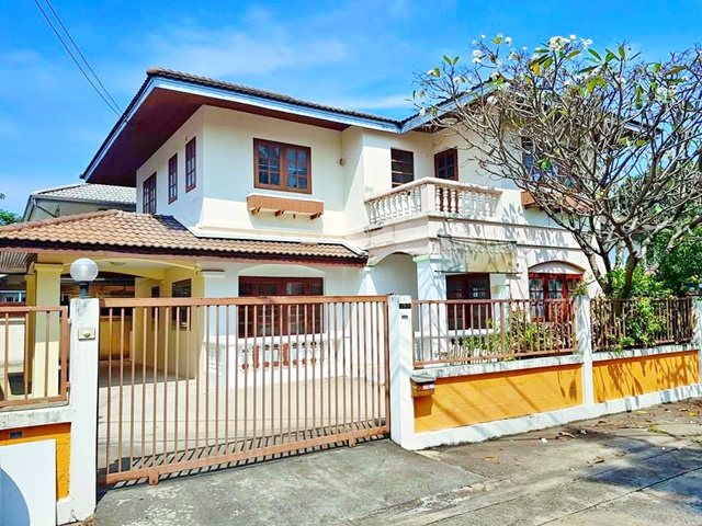 MRT ไฟฉาย 900ม.พรานนก กาญจนาภิเษก บ้าน รพ.ศิริราช 3 กม. 4นอน 3น้ำ ใกล้The Circle ราชพฤกษ์   61 ตร.ว. 220 ตร.ม. บ้านเดี่ยว 2 ชั้นหลังมุม