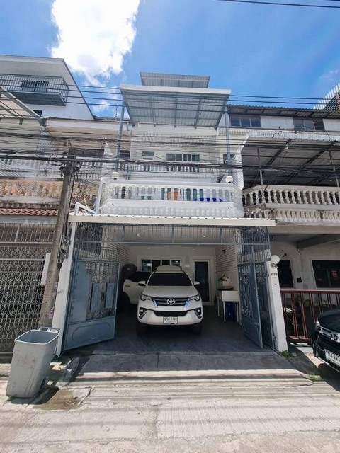 ให้เช่าบ้าน 4 ชั้น ย่านสุทธิสาร ห่างจาก mrt สุทธิสาร 450 เมตร ถ. รัชดาภิเษก  เดินทางสะดวก รับต่างชาติ เลี้ยงสัตว์ได้