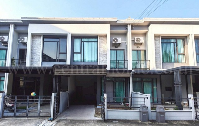 ลดราคา ทาวน์โฮม แกรนด์ พลีโน่ วัชรพล-สุขาภิบาล 5 ทำเลดี ต่อเติมครบ