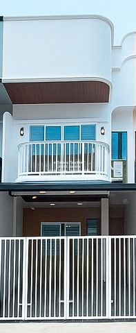 AHB-081 ขาย ทาวน์เฮ้าส์ ขายทาวน์โฮม 2 ชั้น รีโนเวทใหม่ ใกล้ถนนประดิษฐ์มนูธรรม และ MRT ลาดพร้าว 71 17 ตร.ว. 2 น 2 น้ำ 1 จอดรถ ราคา 3.99
