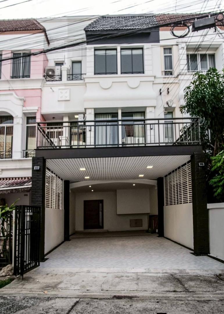 ให้เช่าบ้านเดี่ยว 3 ชั้น 230 ตร.ม. บ้านกลางเมือง บริติซทาวน์ ศรีนครินทร์  ใกล้รถไฟฟ้า