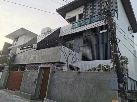 ขาย บ้านเดี่ยว ซอยรัชดานิเวศน์ 16 ใกล้mrtห้วยขวาง ย่านห้วยขวาง 095-164-2956  UU