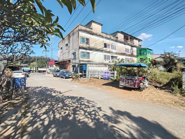 ขายด่วน ที่ดิน ปลูกบ้าน ทำเลสะดวก ใกล้ ตลาด  ห้าง ร้านอาหาร ร้านค้า ฯ นิคมพัฒนา ระยอง
