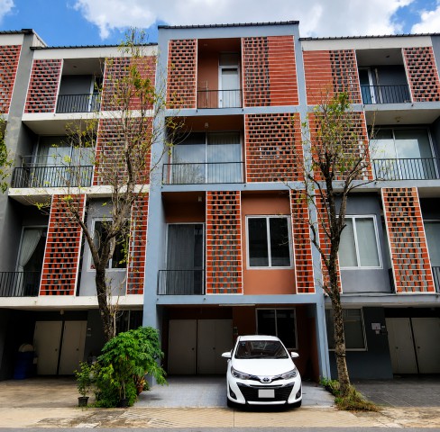 Contemporary Townhome for Rent | Siamese Blossom @ Fashion Island THB 32000/month 3 Bedrooms