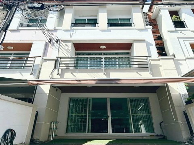 ให้เช่าทาวน์โฮม 3 ชั้น โครงการ บ้านกลางเมือง เดอะ ปารีส พระราม9 ซอยกรุงเทพกรีฑา7