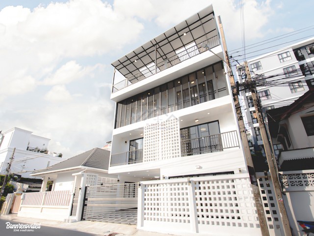 ขายโฮมออฟฟิศ 4 ชั้น 51 ตรว. กว่า 800 ตรม. 7 ห้องนอน ซอย 20 มิถุนา รีโนเวทใหม่ ใจกลางห้วยขวาง สุทธิสาร ใกล้ MRT สุทธิสาร