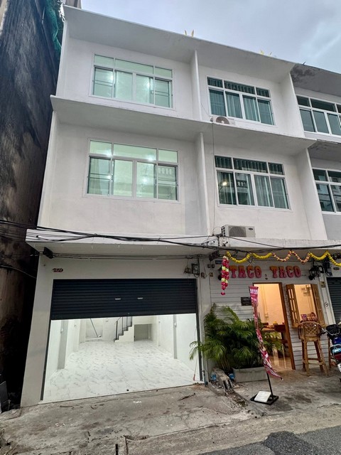 T26-910 ให้เช่า ทาวน์เฮ้าส์ อาคาร 4 ชั้นพร้อมดาดฟ้า ซอยสาทร 11 แยก 3 รีโนเวทใหม่ทั้งหลัง ห้องนอน 1 ห้อง ห้องน้ำ 3 ห้อง 1 ตร.วา ชั้นที่ 1
