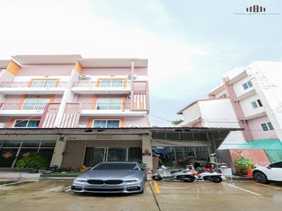 ขายอาคารพาณิชย์ 3 ชั้น (หลังริม) โครงการบ้านสุขนิเวศน์ 8 ทำเลดี ซอยลัดเชื่อม 3 ถนนใหญ่ เหมาะทำโฮมออฟฟิศ ร้านค้า คลินิก