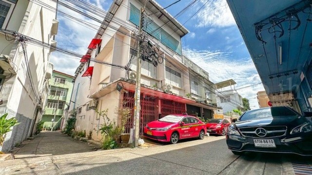 ทาวน์เฮ้าส์ 3 ชั้น 52 ตร.วา สาธุประดิษฐ์ 16 บางคอแหลม(บางรัก)  ราคาถูกที่สุดในระแวก