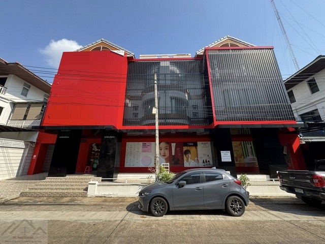 T26-622 ให้เช่า สำนักงาน - 200000 บาทต่อเดือน ชั้นทั้งหมด 3 ชั้น ใกล้กับ ใกล้เลียบด่วน ใกล้ the scene ทาวน์อินทาวน์ ห้องนอน 4 ห้อง ห้องน้ำ 7 ห้อง