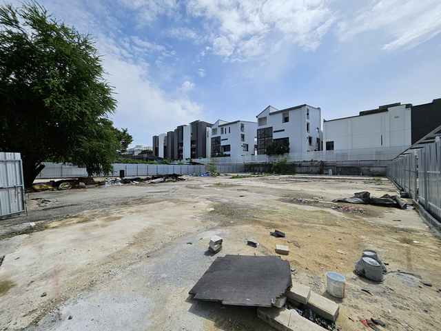 ให้เช่าที่ดิน ซอยอินทามระ 12 ใกล้รถไฟฟ้าสถานีสะพานควาย ขนาด 415 ตร.ว. เทคอนกรีตเต็มพื้นที่ เหมาะทำธุรกิจ ค่าเช่า 95000 บาท/เดือน