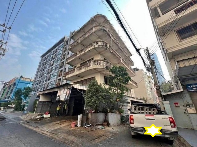 ขายอาคาร 6 ชั้น 608 ตรม. แปลงมุม กรุงธนบุรี 5 ทำเล CBD ICONSIAM เพียง 100 ม. ถึง BTS กรุงธน 15 นาทีถึงสาทร สีลม 40 เมตรจาก ถ.กรุงธนบุรี