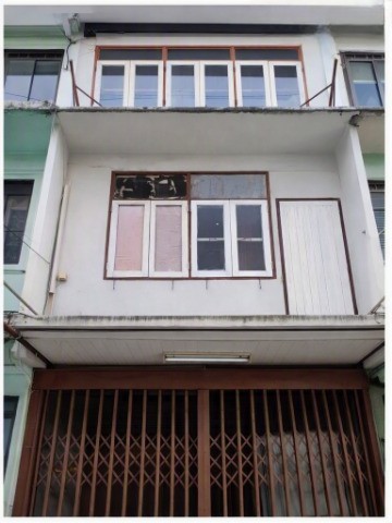 เช่า ทาวน์โฮม 3 ชั้น สีลม สาทร โรงพยาบาลเซนต์หลุยส์ 1.8 กม. Central พระราม 3  2.4 กม. 3 ห้องนอน 2 ห้องน้ำ