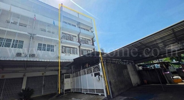 ขายอาคารพาณิชย์ 4.5 ชั้น 2 คูหา เเขวงบางปะกอก มีดาดฟ้า ทำเลทอง น่าลงทุน ใกล้ความสะดวกครบ