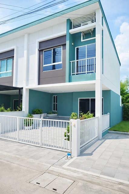 BTS คูคต 1.3 กม. รร.ประชานุกูล 700 ม.ทำเลติดถนนสายไหม สนามบินดอนเมือง 1.8 กม  เช่าทาวน์โฮม 2 ชั้น 3 นอน.