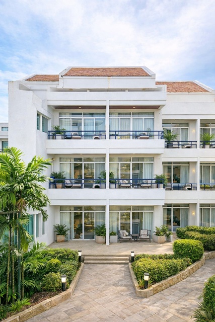 ตึกคอม ศรีราชา 1.1 กม. โรบินสัน ศรีราชา  24 ตร.ว. 380 ตร.ม.ท่าเทียบเรือศรีราชา ฮาร์เบอร์ 890ม.  อาคารพาณิชย์ 4 ชั้น 5 นอน 5 น้ำ