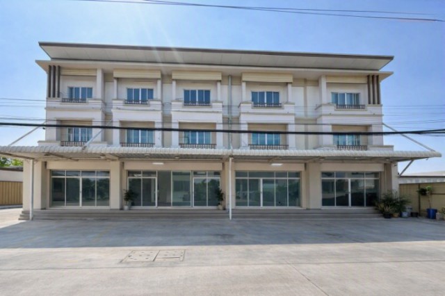 สนามบินน้ำ-ท่าทราย กองสลาก และสำนักงาน ปปช. 700 ม. อาคารพาณิชย์ชั้น1 ให้เช่า กระทรวงพาณิชย์