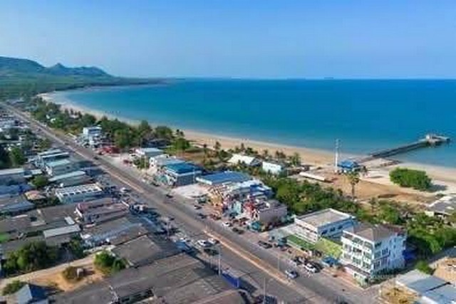ทรัพย์น่าซื้อบอกต่อราคาดีคุยง่าย ปะทิวใกล้หาดสวยทุ่งวัวแล่น ขายที่ดินติดทะเลวิวหลักล้านแปลงเล็กหายากติดหาดส่วนตัว  ทรายขาวน้ำใส