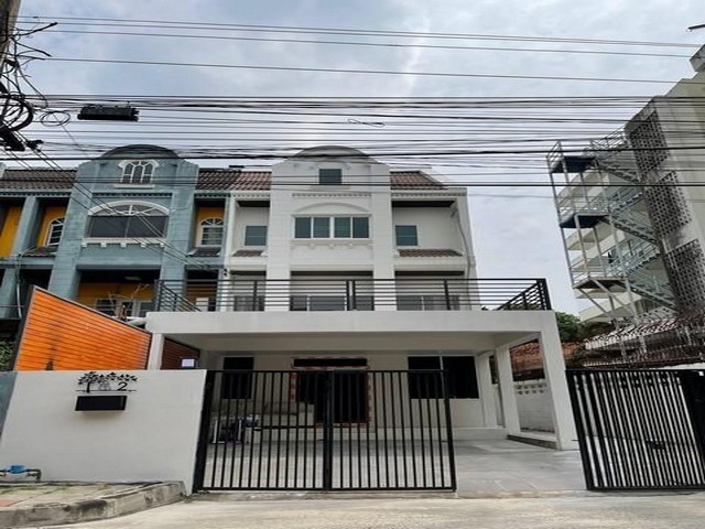 ให้เช่า Home Office 3 ชั้น ซอยลาดพร้าว91 ใกล้ รถไฟฟ้าสถานีมหาดไทย