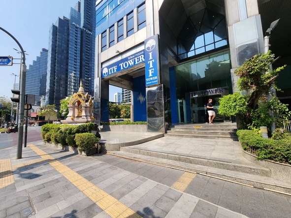 ขายด่่่วนพื้นที่สำนักงาน ห้องมุม ITF Tower Silom ขนาด 147 ตร.ม. ใกล้ BTS ช่องนนทรี เพียง 200 เมตร เท่านั้น