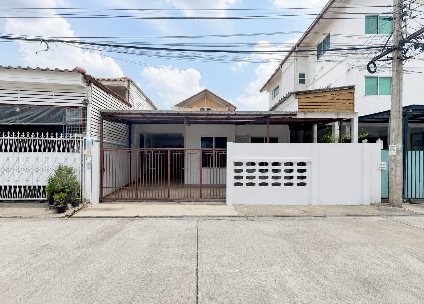 บ้านเดี่ยว 1 ชั้น สร้างเอง ซอยพหลโยธิน 52 แยก 33  ถนนพหลโยธิน สายไหม กรุงเทพ ขายตามสภาพ ราคาพิเศษ บนทำเลศักยภาพสูง ใกล้รถไฟฟ้า และทางด่วน