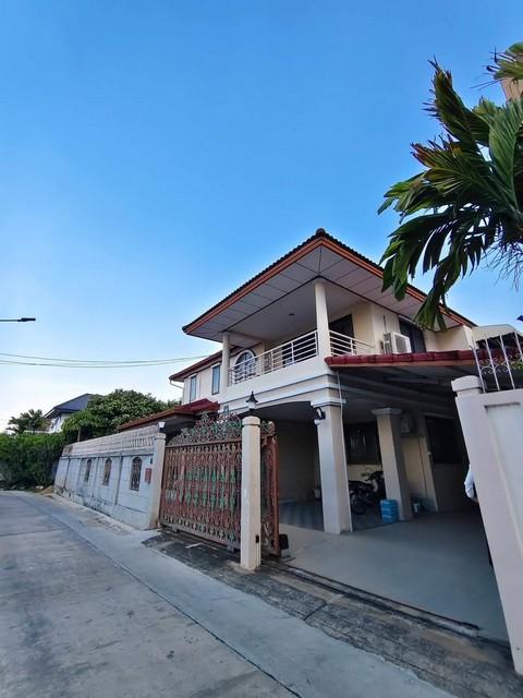 ขายบ้านเดี่ยว 2 ชั้น 98 ตร.ว. ซอยลาดพร้าว 64 เดินทางสะดวก (ขายก่อนเริ่มรีโนเวท)