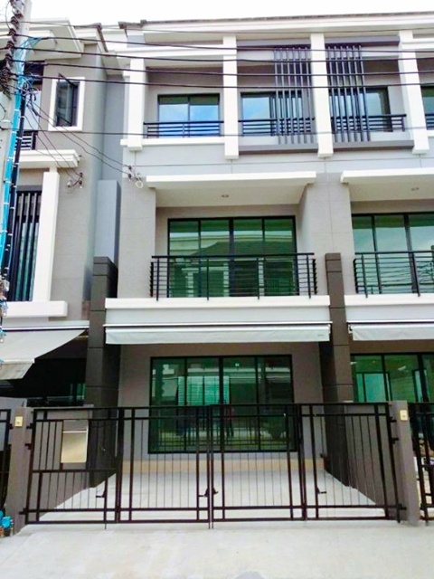 บิ๊กซี สุขสวัสดิ์ 500 ม.ใกล้โฮมโปร สุขสวัสดิ์ 260 ตร.ม.บ้านกลางเมือง ทาวน์โฮม3 ชั้น 3 นอน 3 น้ำ ใกล้แยกพระประแดง ทำเลติดถนนใหญ่