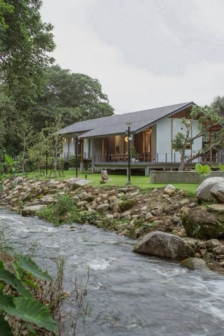 บ้านพักพิงใจท่ามกลางลำธาร และวิวภูเขาแบบพาโนรามา ดอยสะเก็ด