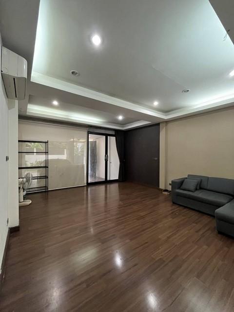 ให้เช่าทาวน์เฮาส์ 2 ชั้น 20 ตร.ว. ซอยลาดพร้าว 41 ใกล้เมเจอร์ รัชโยธิน ( เลี้ยงสัตว์ได้ )