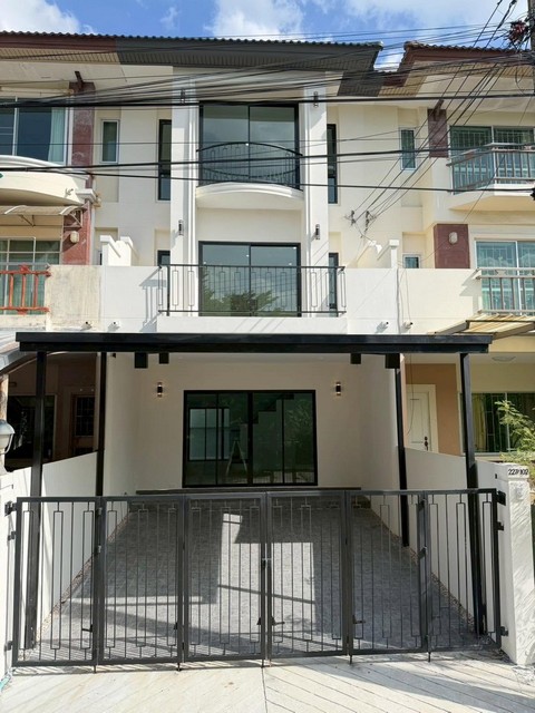 ขายทาวน์โฮม 3 ชั้น 4 ห้องนอน โครงการ ศุภาลัย พาร์ค วิลล์ 2 พหลโยธิน 48 รีโนเวทใหม่ทั้งหลัง ใกล้  ม.ศรีปทุม  ม.เกษตรศาสตร์