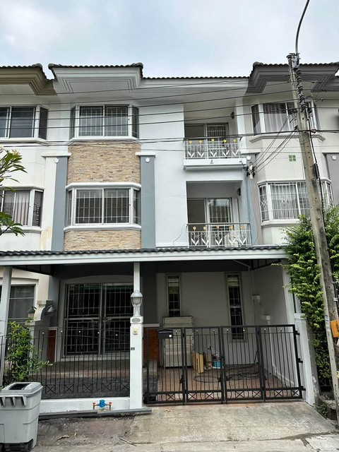 ขายทาวน์โฮม 3 ชั้น 4 ห้องนอน ศุภาลัย วิลล์ เอกมัย-รามอินทรา (ซอยนวลจันทร์ 64) ใกล้รถไฟฟ้าสถานีรามอินทรา-กม.6 และจุดขึ้นลงทางด่วน