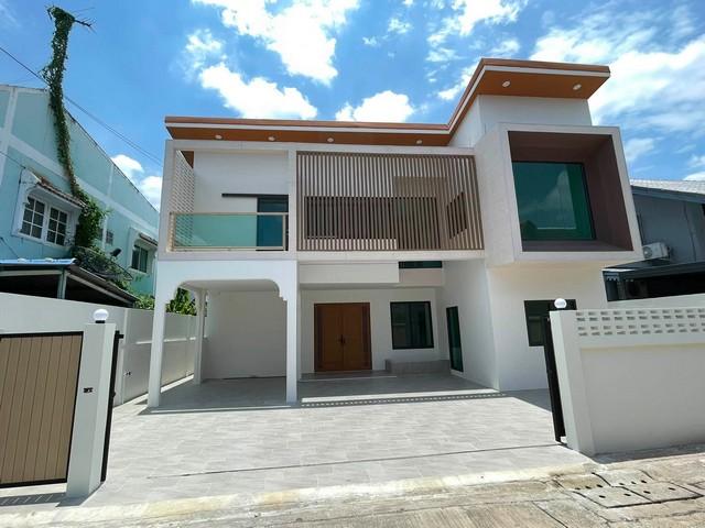 ขายบ้านเดี่ยว 2 ชั้น 59 ตร.ว. ซอยลาดพร้าว 87 ย่านเลียบด่วน รีโนเวทพร้อมอยู่ ใกล้ CDC