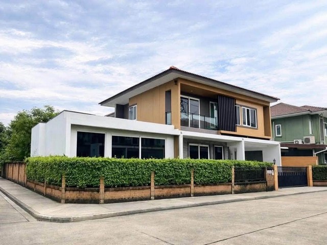 ขายบ้านเดี่ยว 2 ชั้นหลังมุม 73.60 ตรว. โครงการโกลเด้น วิลเลจ อ่อนนุช – พัฒนาการ ซอยอ่อนนุช 65 โซนหน้าหมู่บ้าน ใกล้ Airport Link บ้านทับช้าง