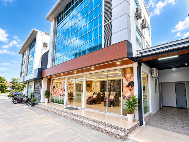 ถนนกิ่งแก้ว-ลาดกระบัง26-34 14นอน ลดค่าเช่ากว่า 50%  อาคารให้เช่า 4 ชั้น 3 คูหา ทำเลใกล้สนามบินสุวรรณภูมิ 2.45 กม. 55 ตร.ว. 680 ตร.ม.