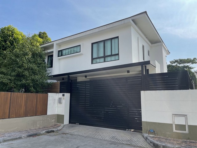 PP526 ขายบ้านเดี่ยว 2 ชั้น โครงการ วิลล่า อะคาเดีย ศรีนครินทร์  VILLA ARCADIA SRINAKARIN ซอยพัฒนาชุมชน 1 ถนนศรีนครินทร์ ศรีด่าน 22