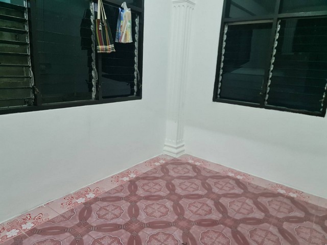 บางหญ้าแพรกบ้านมุทรสาคร เข้าออกได้หลายเส้นทาง น้ำไฟพร้อมบ้านเดี่ยวเมืองสมุทรสาครให้เช่า และขาย  36 วา ชั้นเดียว
