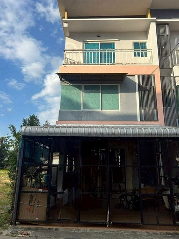 ทาวน์โฮม 3 ชั้น โครงสร้างแข็งแรง พื้นที่ใช้สอยเยอะ เจ็ดยอด