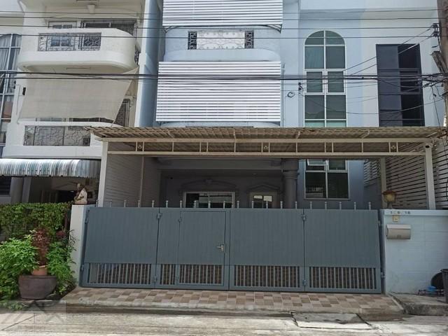 HS 1883 ขายทาวน์โฮม 3 ชั้น 36 ตรว. 4 ห้องนอน หมู่บ้าน 84 แมนชั่น ซอยประดิษฐ์มนูธรรม 5 ลาดพร้าว 84