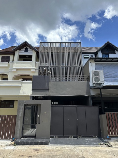 ขายโฮมออฟฟิศ 3 ชั้น 350 ตร.ม. รีโนเวทใหม่ พระราม 9 ซอย 19 ใกล้ทองหล่อเพียง 2 กม