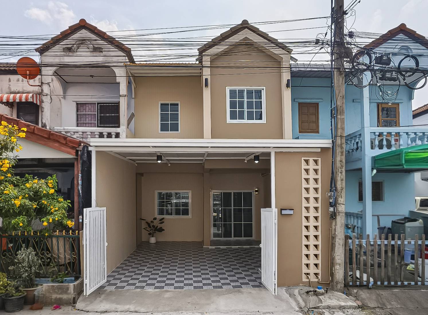 หมู่บ้านธารารินทร์ รังสิตคลอง 2 ซอยรังสิต-นครนายก 56 ถนนรังสิต – นครนายก ธัญบุรี ปทุมธานี  ทาวน์โฮมพร้อมอยู่รีโนเวทใหม่ พร้อมของแถมจัดเต็ม
